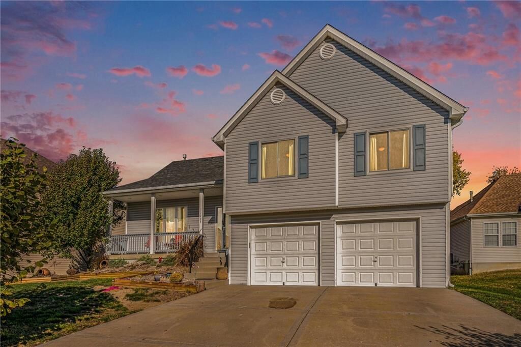 Property Photo: 1105 Baker Ridge Circle MO 64079