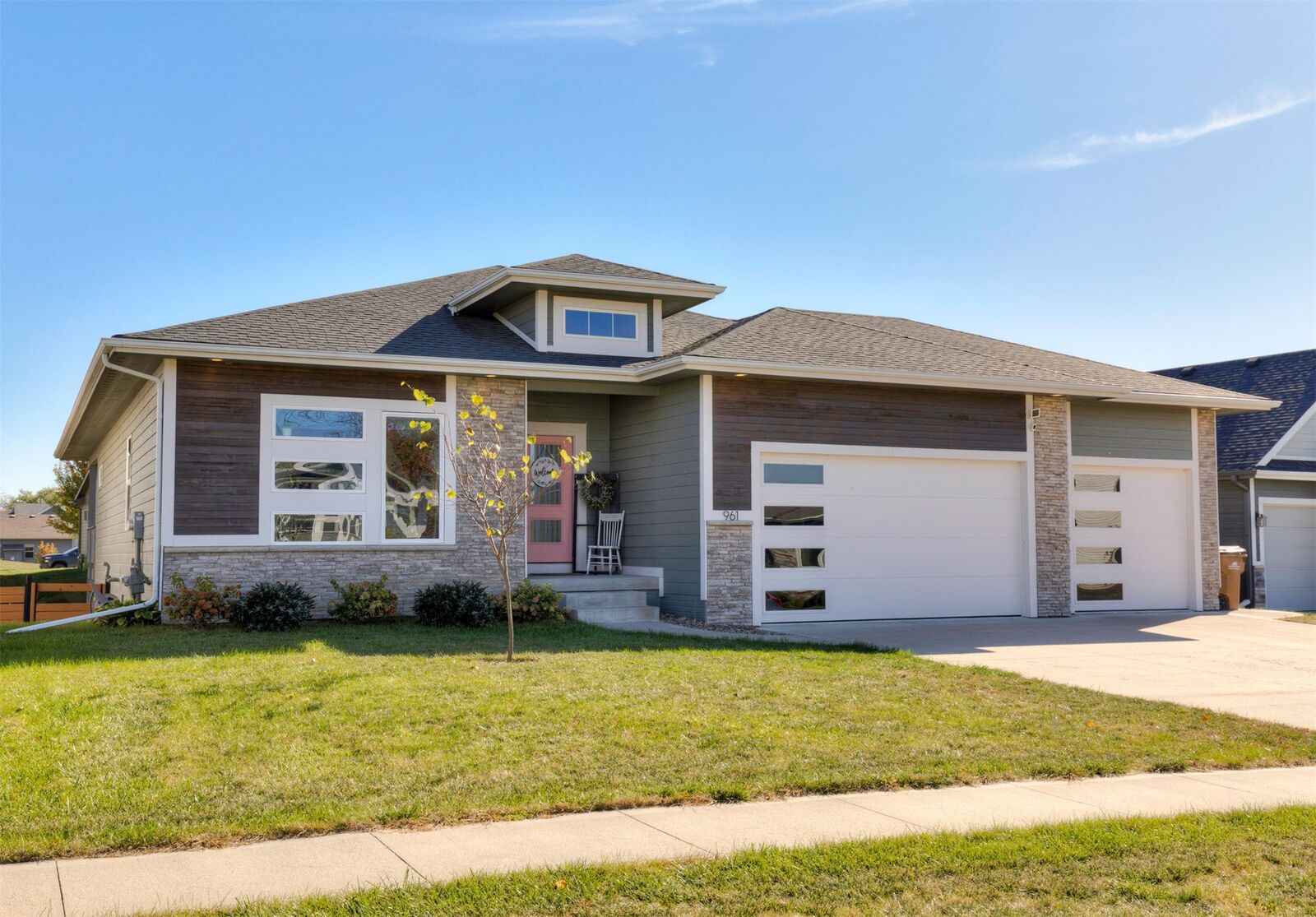 Property Photo:  961 Pelican Drive  IA 50226 