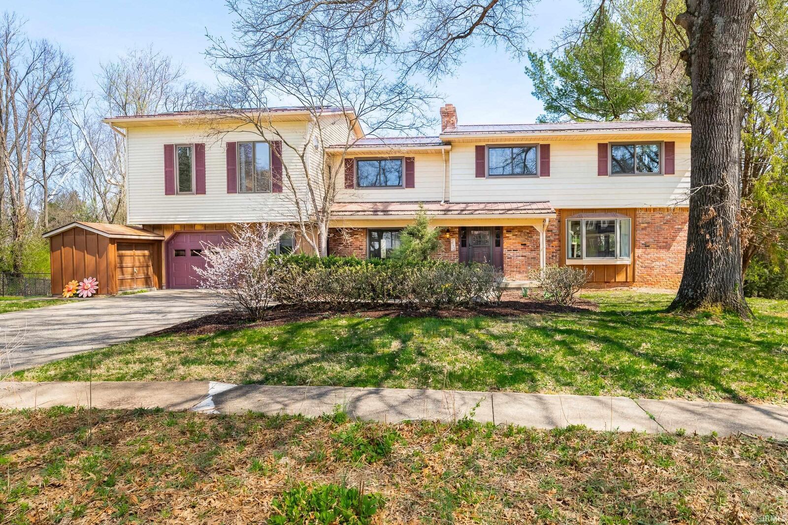 Property Photo: 2131 E Meadow Bluff Court IN 47401