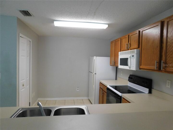 Property Photo:  8517 Edgewater Place Boulevard  FL 33615 