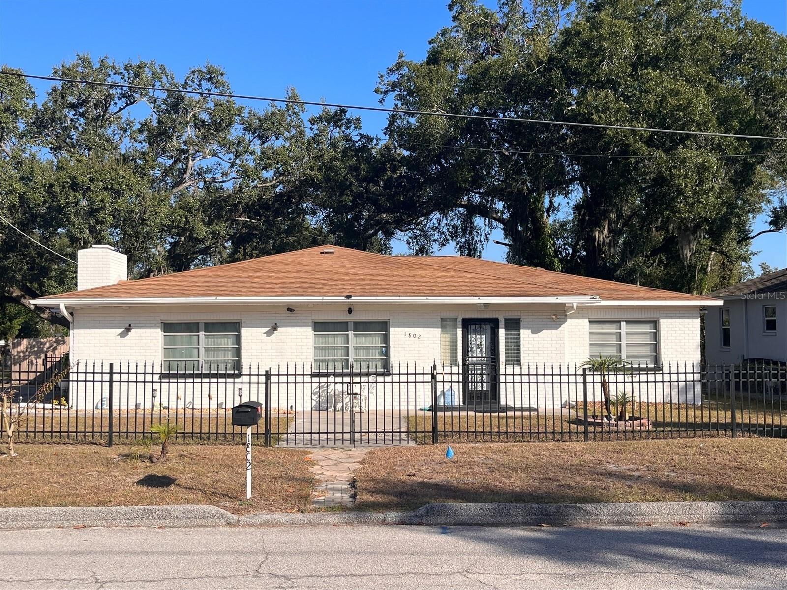 Property Photo: 1802 E Knollwood Street FL 33610