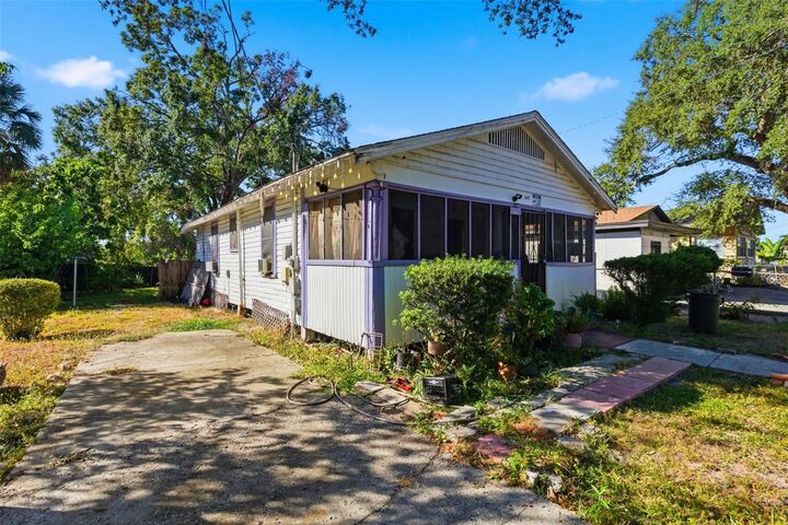 Property Photo:  2415 E Ida Street  FL 33610 