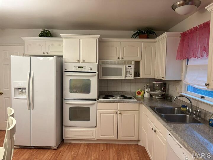 Property Photo:  8 Canoebrook Drive  MO 63033 