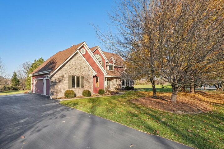 Property Photo: N73w26971 Kettle Cove Ln WI 53089