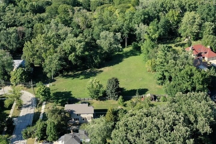 Property Photo: 137 N Elizabeth Street IL 60148