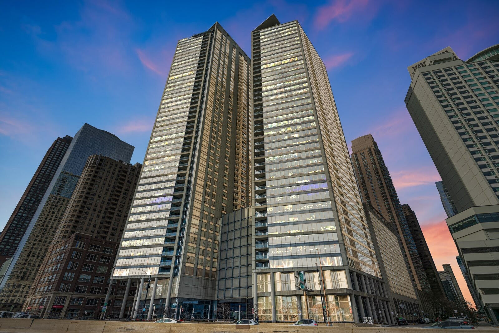 Property Photo:  600 N Lake Shore Drive 2707  IL 60611 