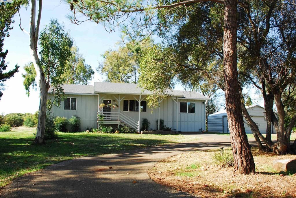 Property Photo: 3710 Lakeview Dr CA 95682