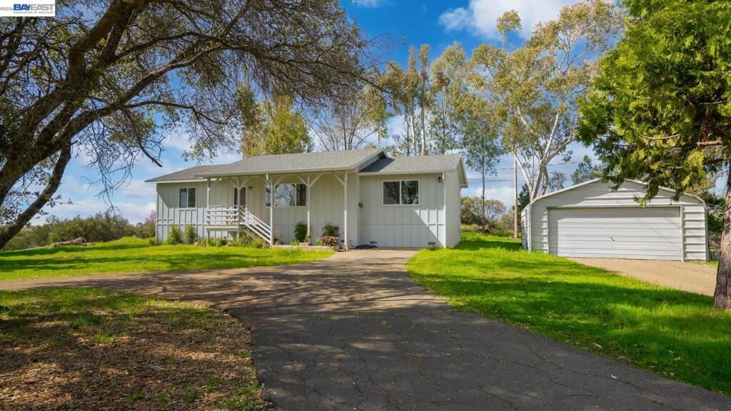 Property Photo: 3710 Lakeview Dr CA 95682