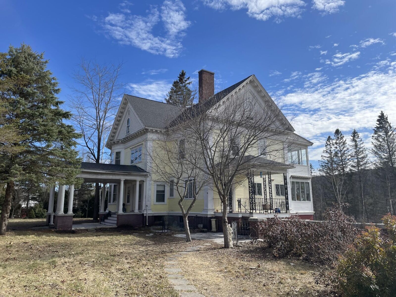 Property Photo:  405 Pine Street  ME 04276 