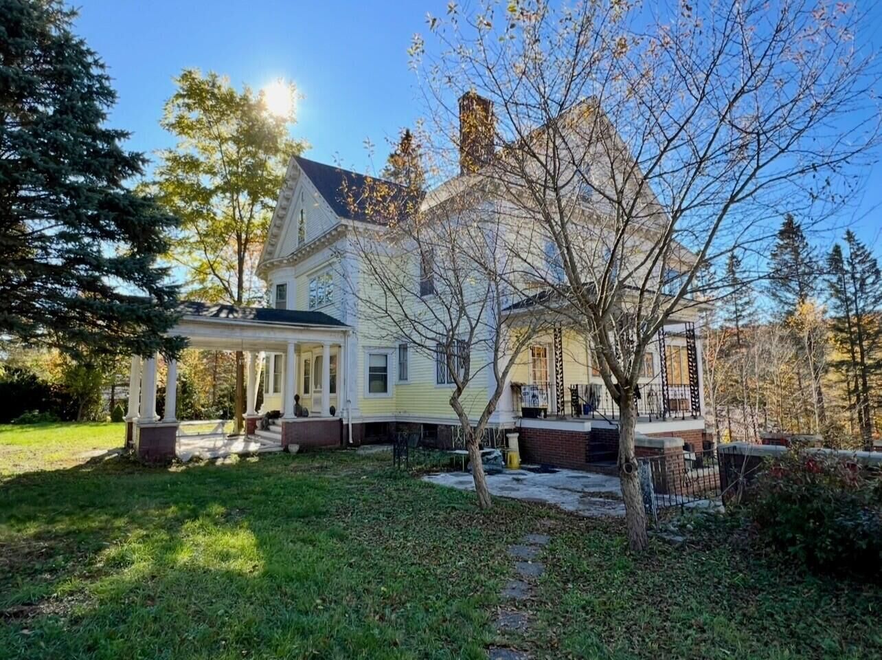 Property Photo:  405 Pine Street  ME 04276 