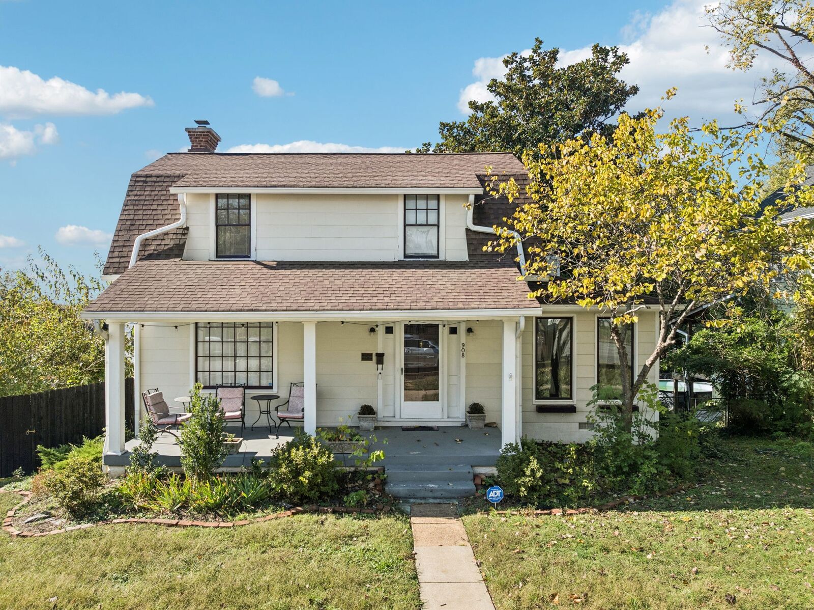 Property Photo:  908 Clarke St  TN 37138 