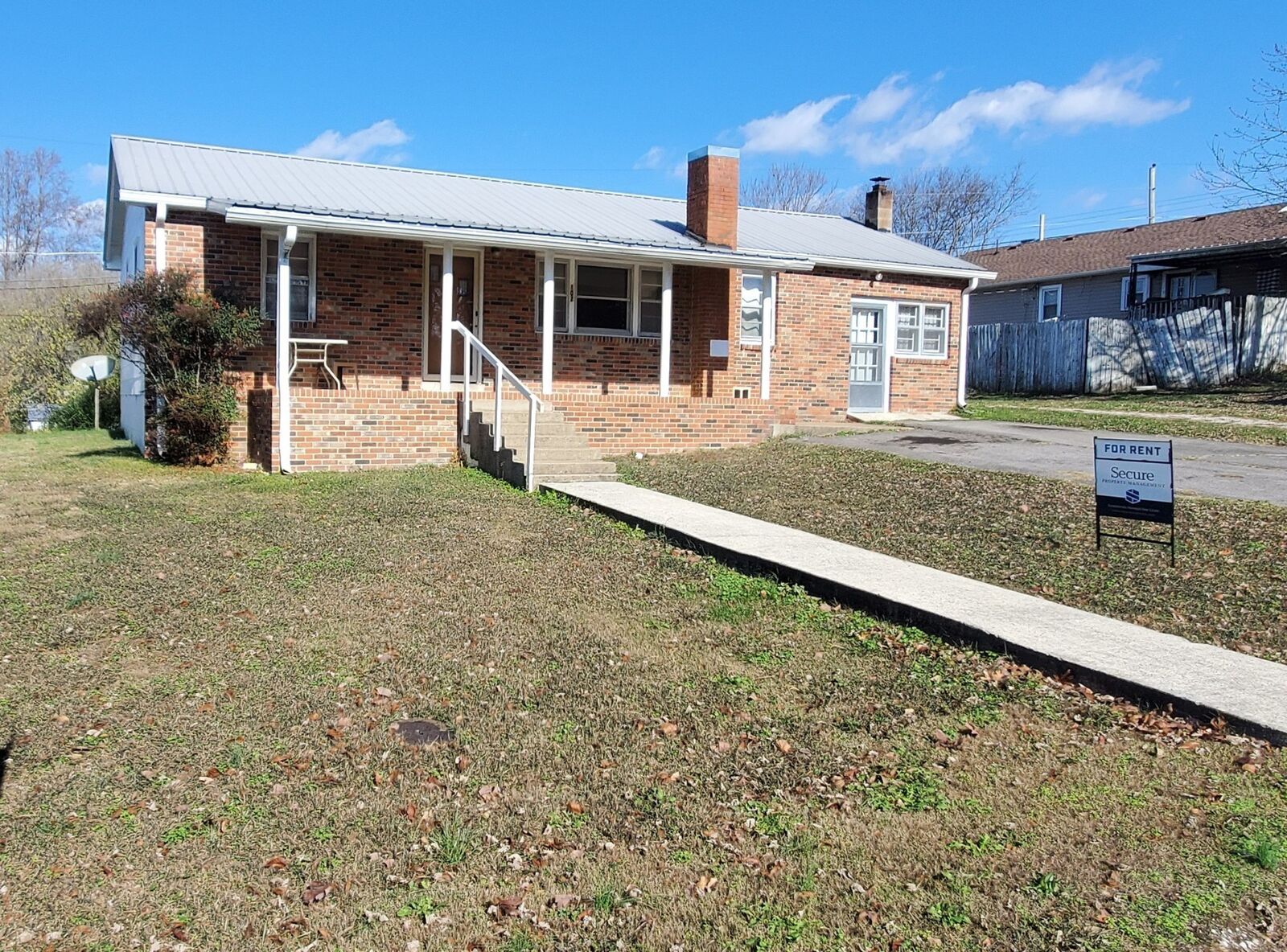 Property Photo: 102 W Colonial St TN 37190