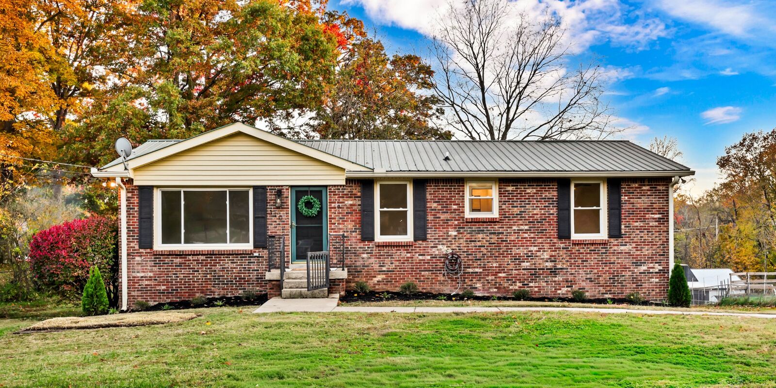 Property Photo:  310 Lake Court Dr  TN 37043 