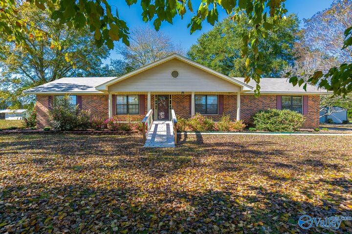 2405 Shady Grove Lane SW  Decatur AL 35603 photo