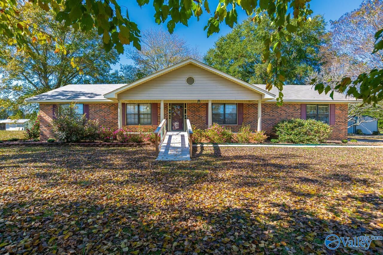 Property Photo:  2405 Shady Grove Lane SW  AL 35603 