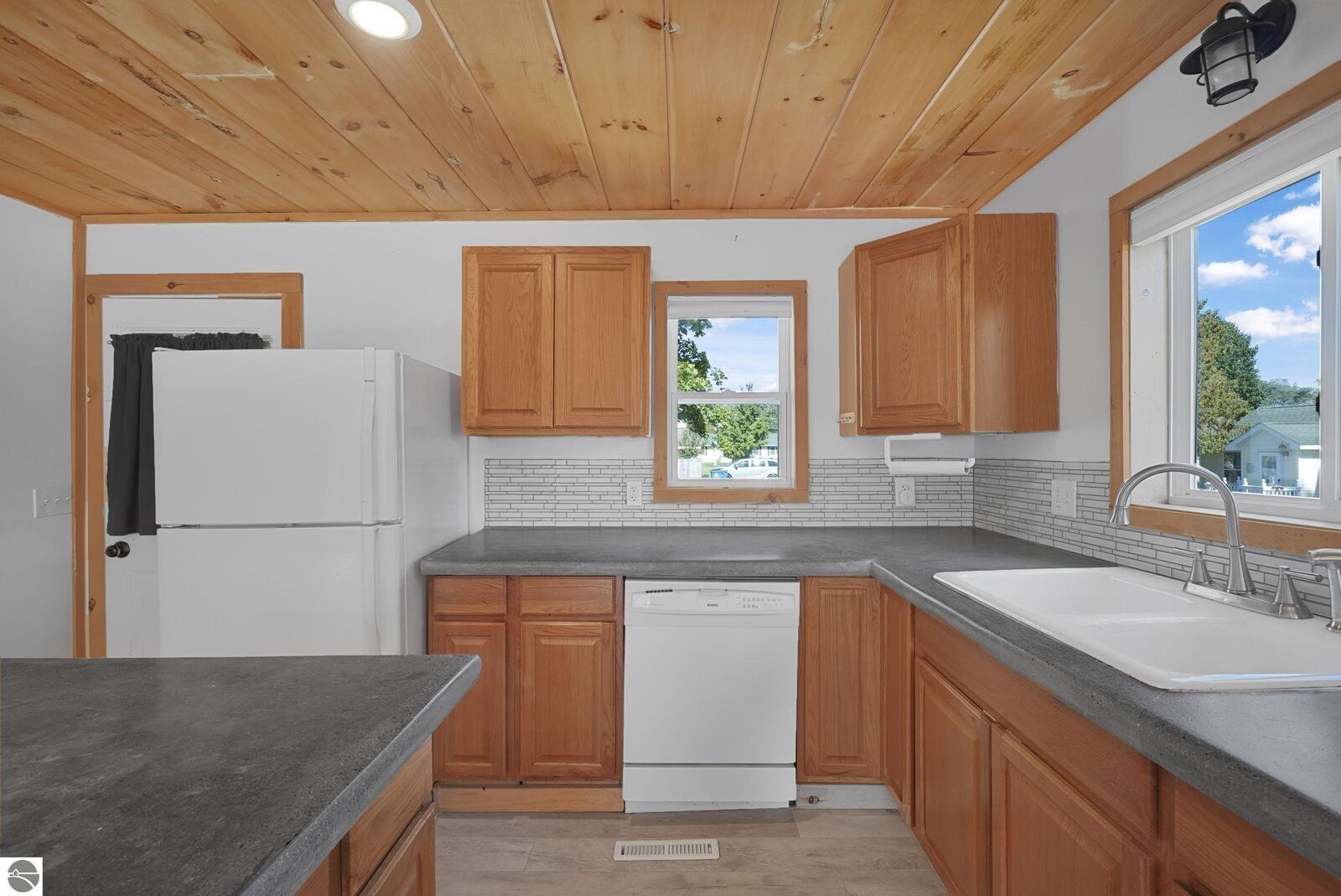 Property Photo:  1402 Chestnut Street  MI 49601 