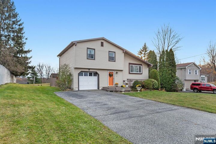 Property Photo: 3 Hummingbird Trail NJ 07422