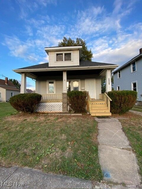 Property Photo: 6108 Gateway Boulevard S OH 44035