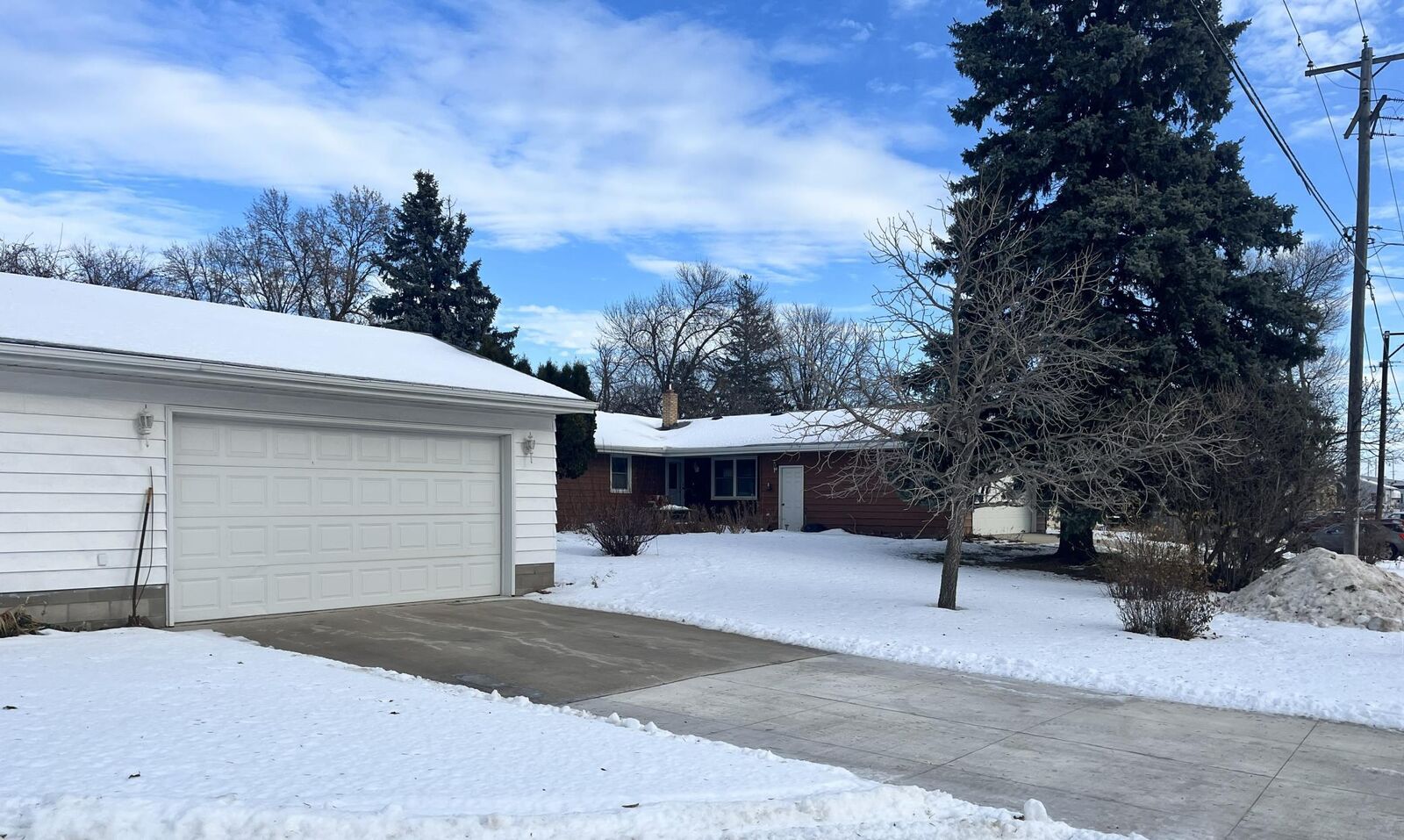 Property Photo:  205 Pleasant Avenue W  MN 56209 