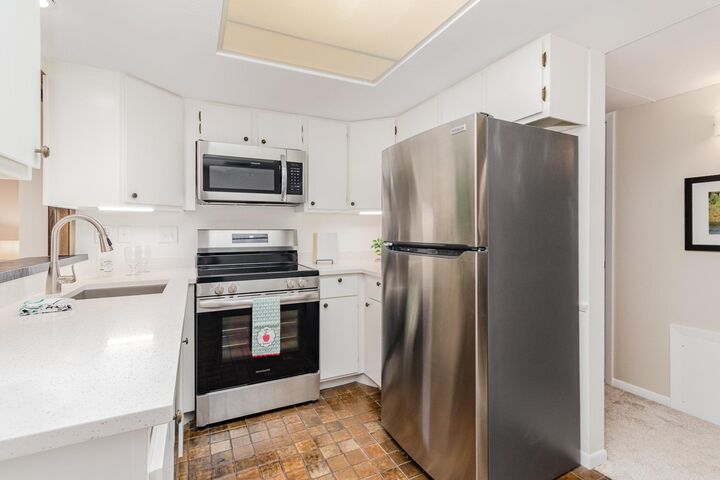Property Photo: 6085 Lincoln Drive 220 MN 55436