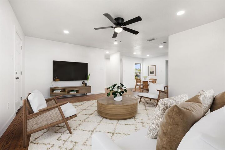 Property Photo:  3920 Vanette Lane  TX 75216 