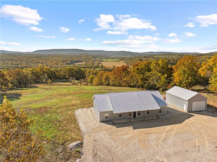 Property Photo:  319 Cantwell Road  AR 72611 