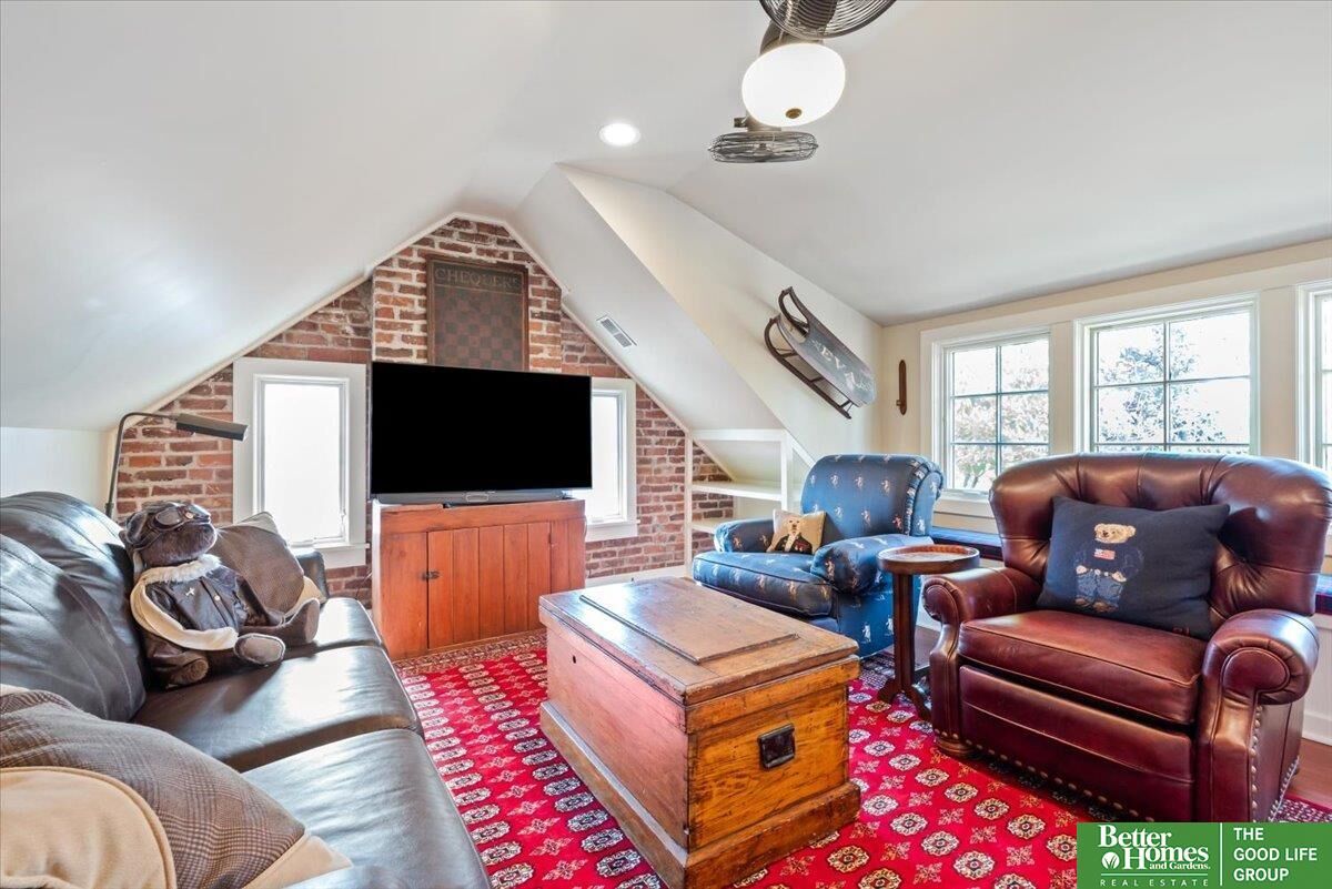 Property Photo:  656 N 58th Street  NE 68132 