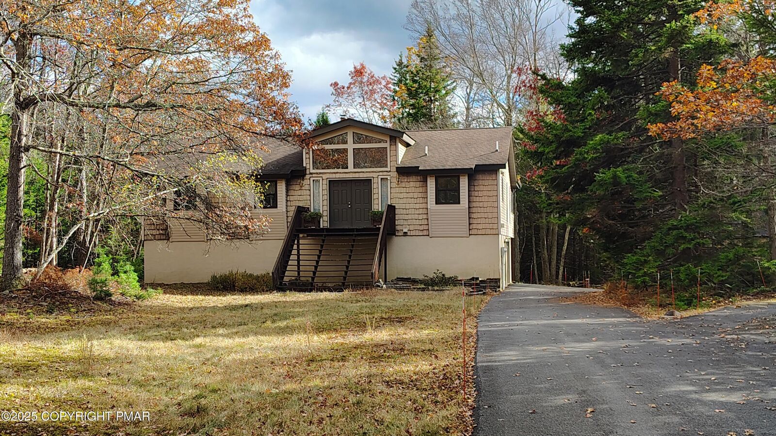 Property Photo: 125 Pawnee Court PA 18334