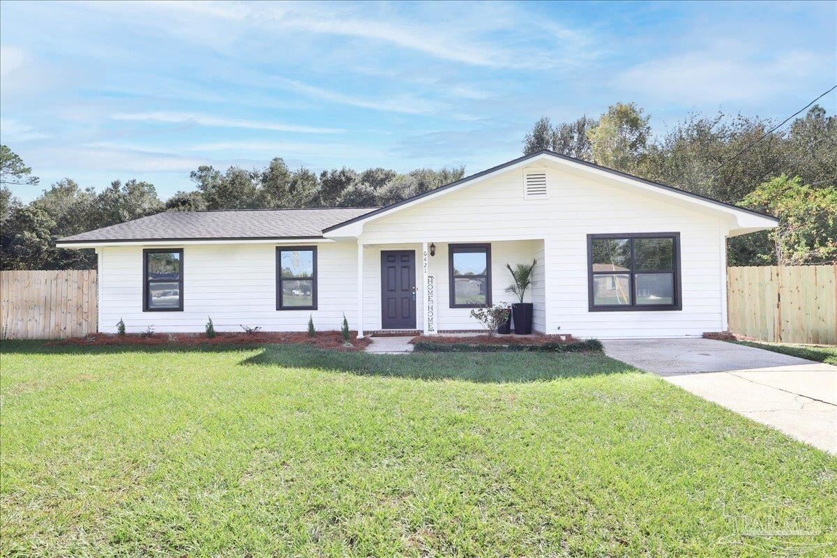 Property Photo: 6421 Meadow Field Cir FL 32526