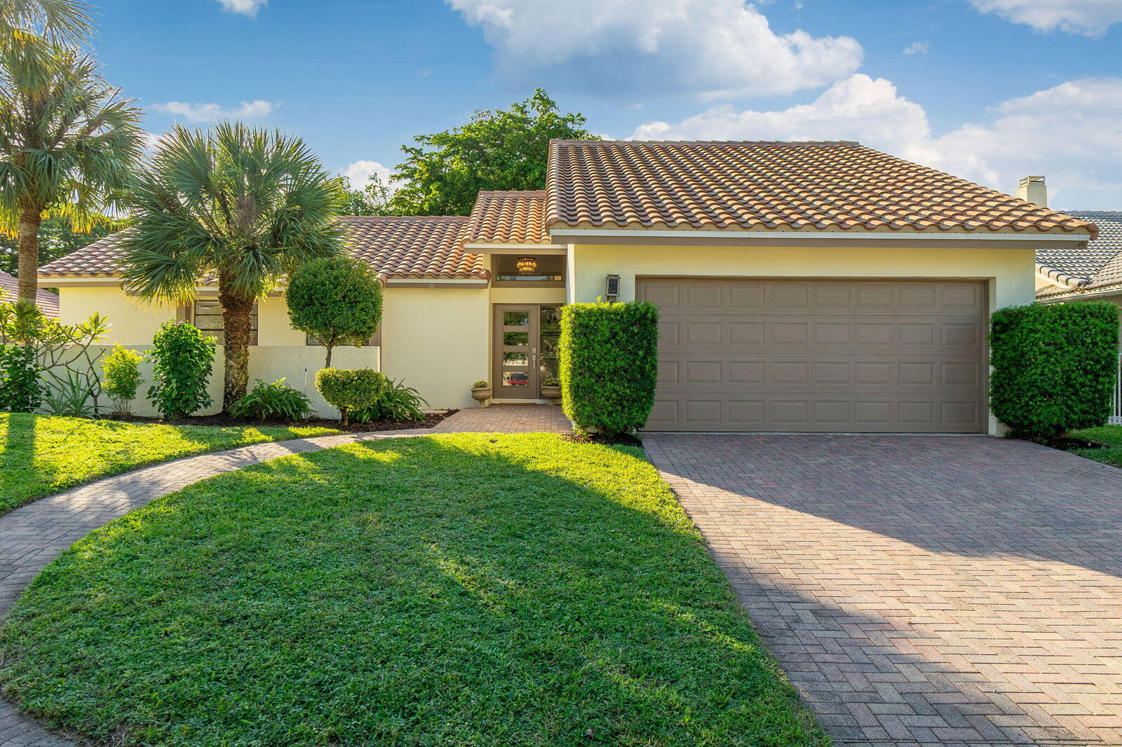 Property Photo: 21063 Escondido Way FL 33433
