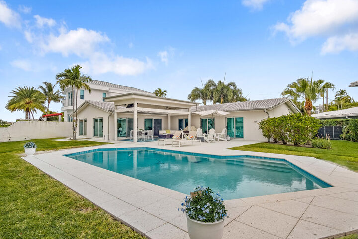 Property Photo: 35 Castle Harbor Island FL 33308