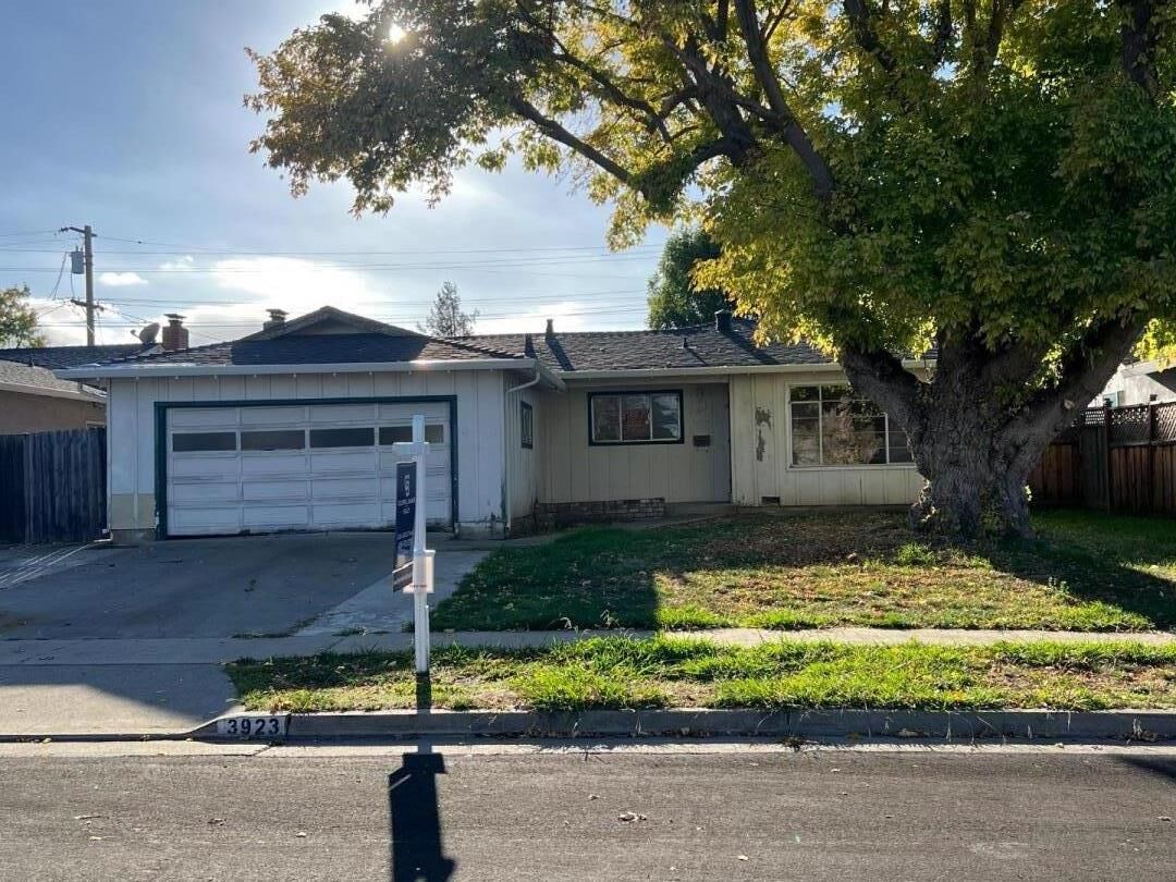 Property Photo: 3923 La Mesa Lane CA 95124