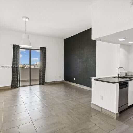 Property Photo: 36 NW 6th Ave Ts-4 FL 33128