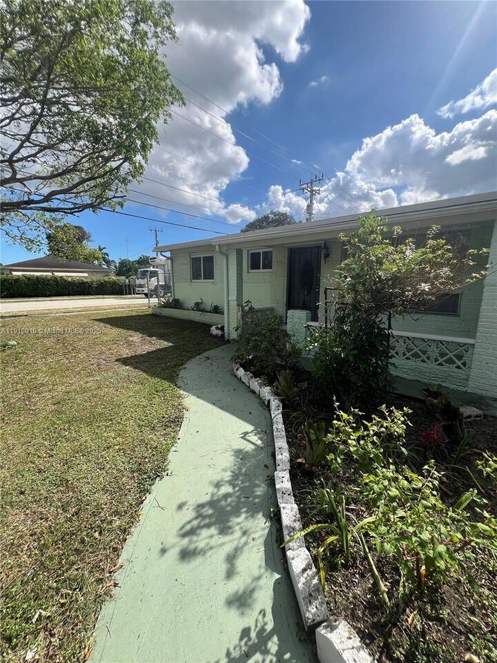 Property Photo: 6200 SW 19th St FL 33023