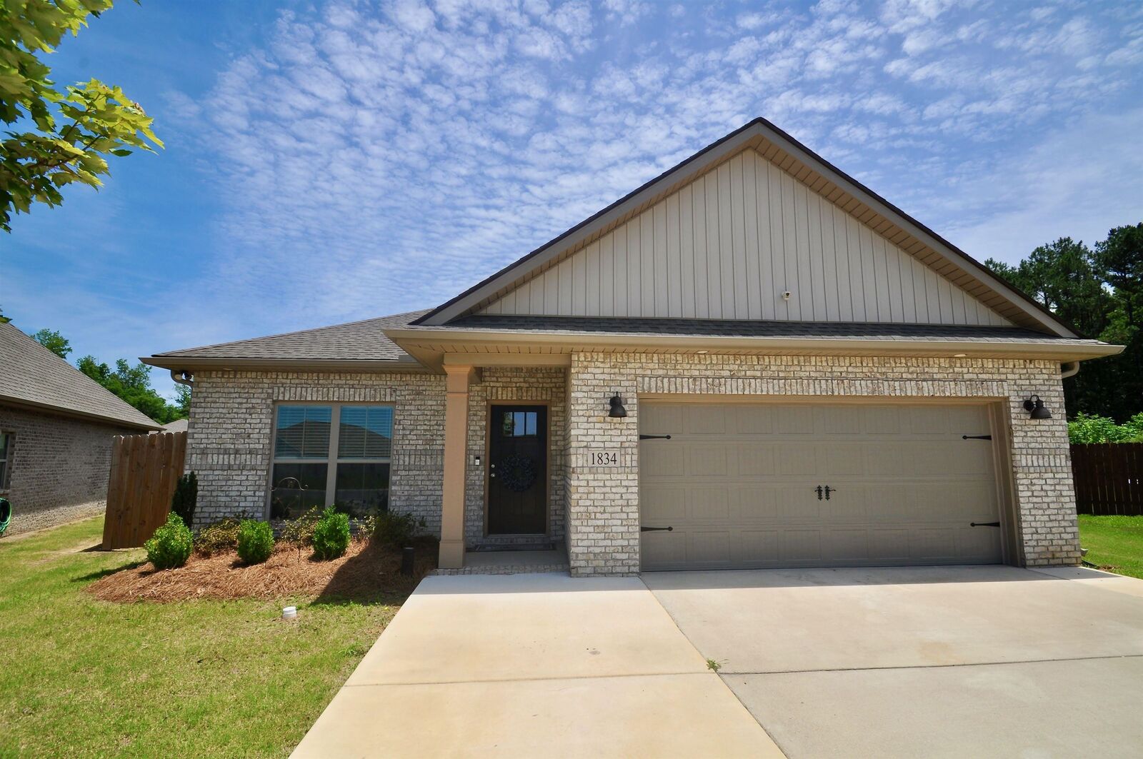 Property Photo: 1834 Loebner Ln SE AL 35055