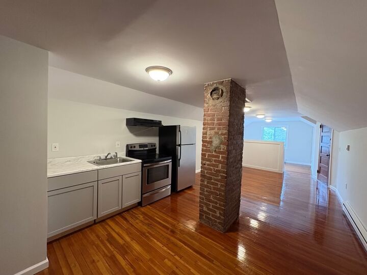 Property Photo:  96 Chestnut Street 4  CT 06010 