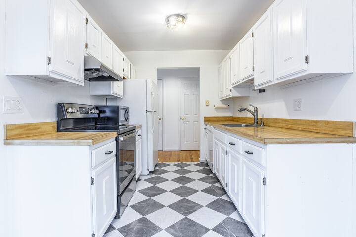 Property Photo:  6 Tulip Tree Lane 6  CT 06851 