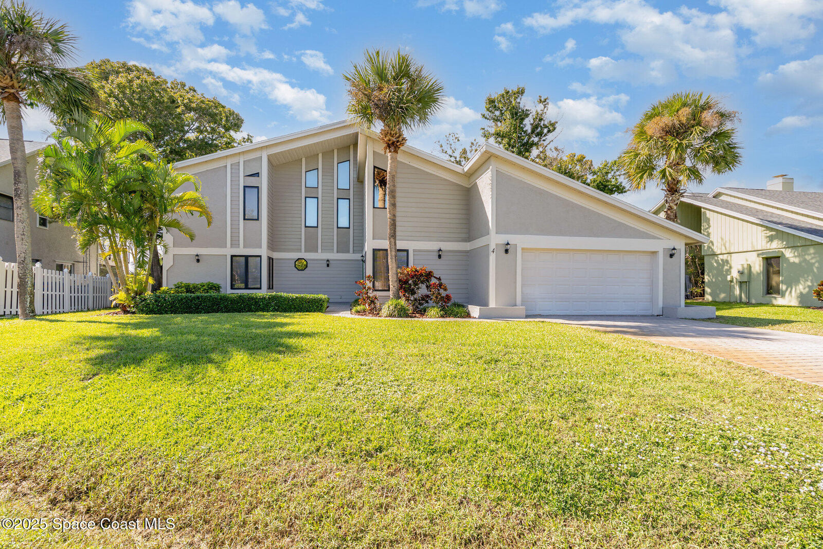 Property Photo:  4 Spinnaker Point Court S  FL 32937 