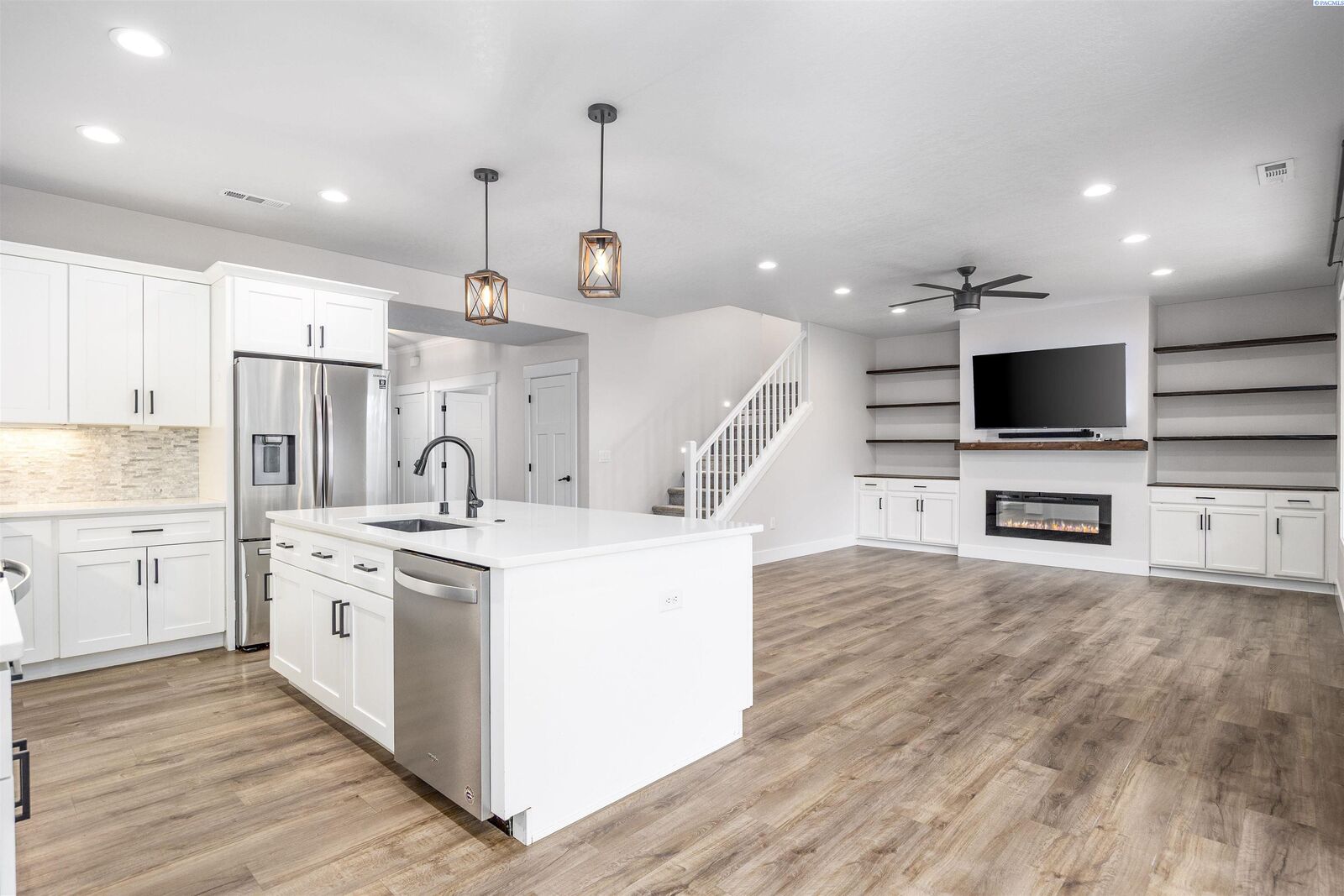 Property Photo:  1901 Beacon St  WA 98930 