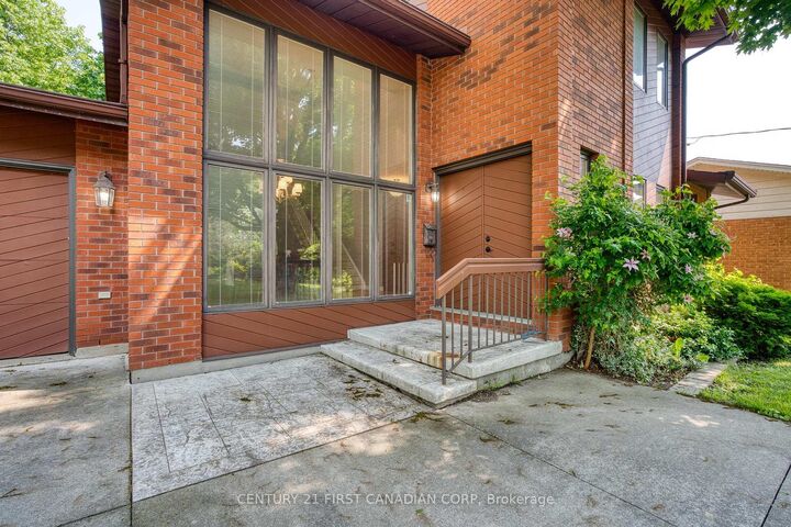 Property Photo:  285 Riverside Drive  ON N6H 1G1 