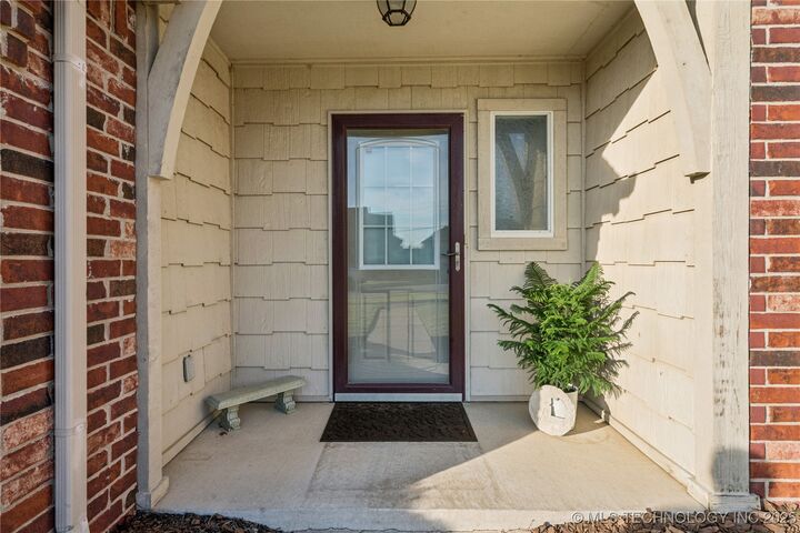 Property Photo:  2108 E Princeton Street  OK 74012 