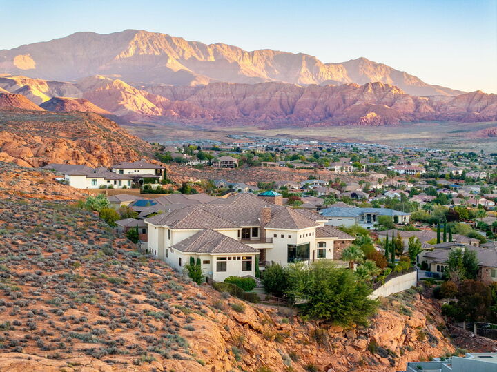 Property Photo: 1445 W Grande Cir #7 UT 84780