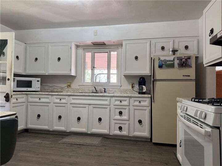 Property Photo:  2086 River Hill Rd  PA 15063 