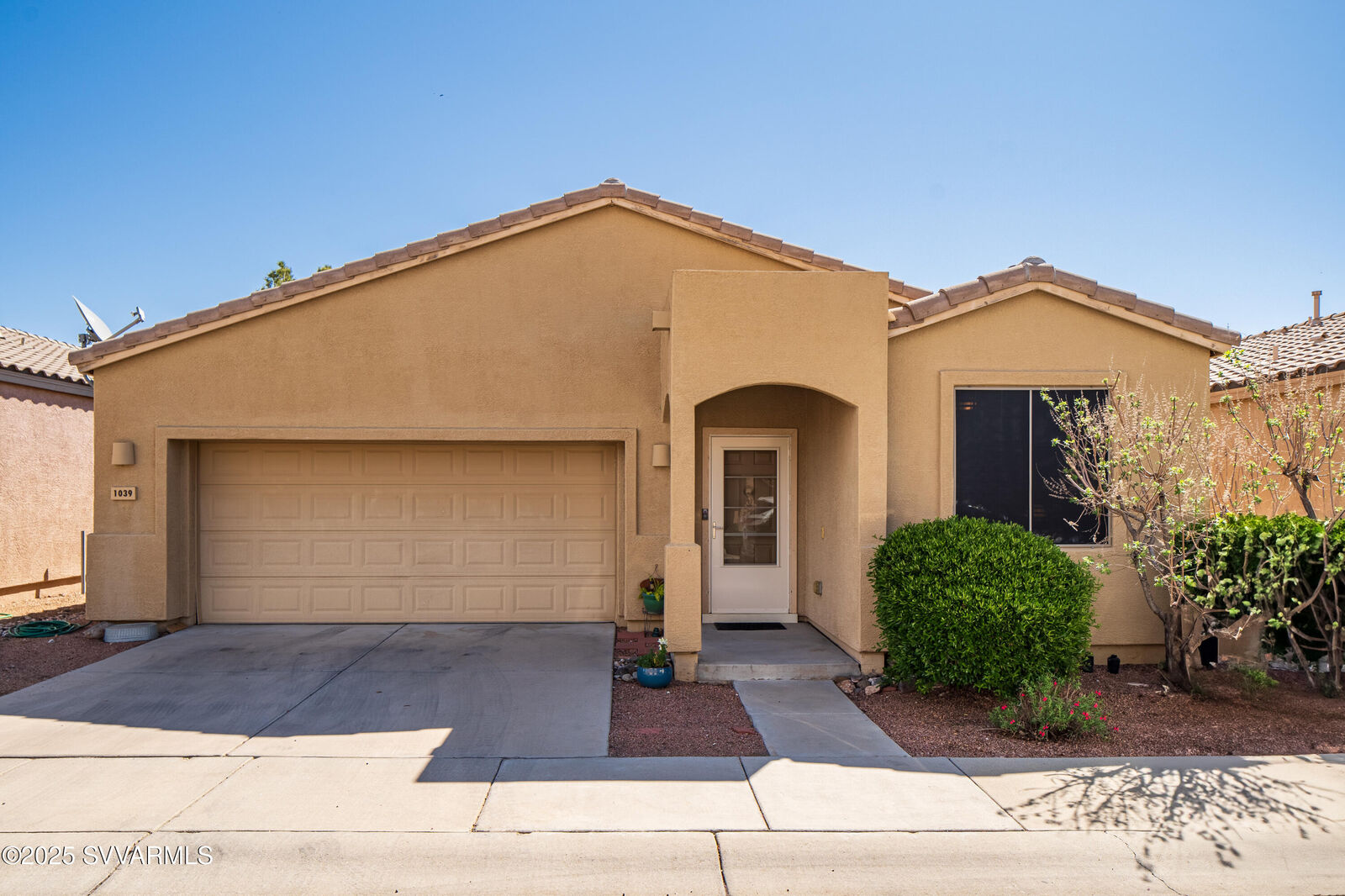 Property Photo: 1039 S 16th Place AZ 86326