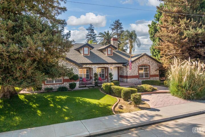 Property Photo: 14709 Palm Avenue CA 93314