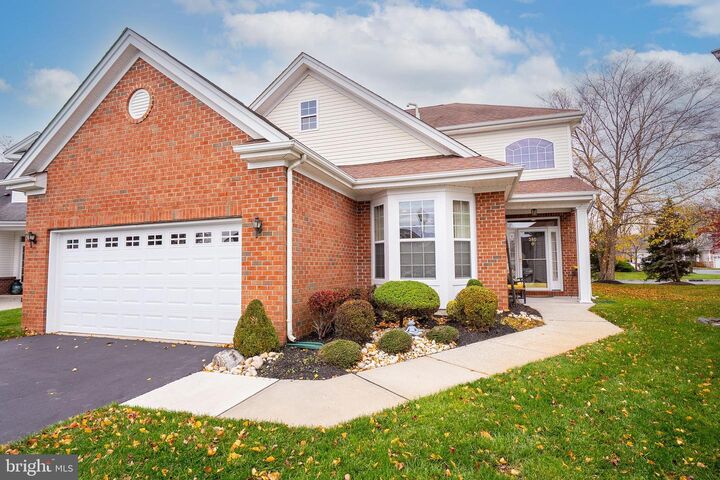 Property Photo:  380 Daisy Court  NJ 08831 
