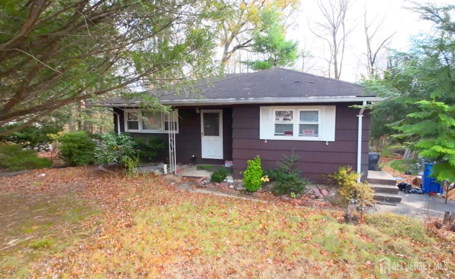 Property Photo:  4 Texas Road  NJ 08831 