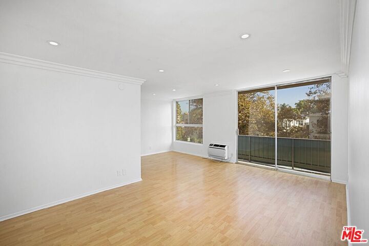 Property Photo:  525 N Sycamore Ave  CA 90036 