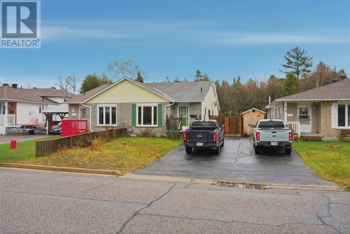 29 Laurier Rd — photo 1