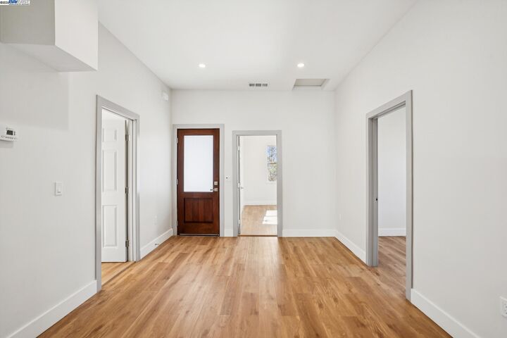 Property Photo: 882 61st St CA 94608